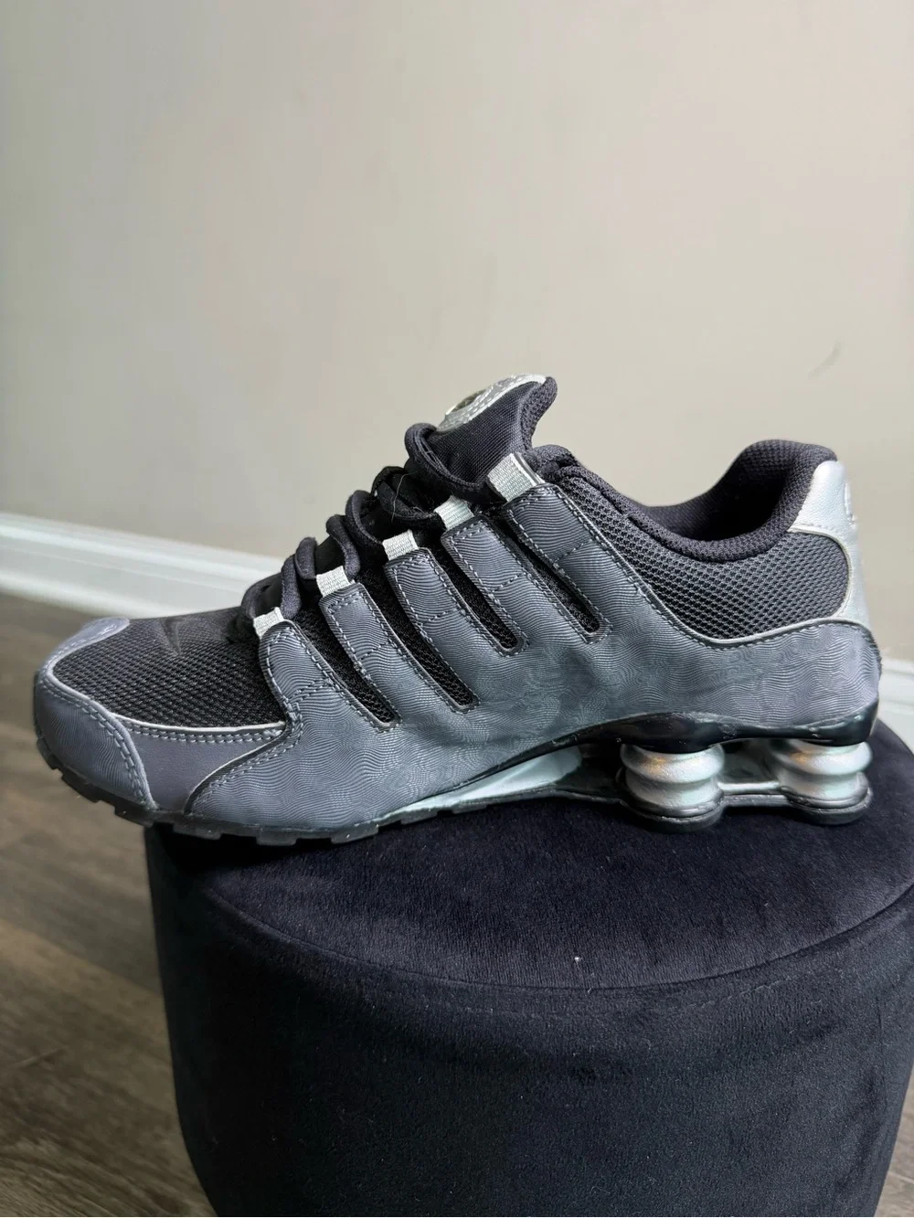 Nike Youth Boys Shox NZ Athletic Sneakers
